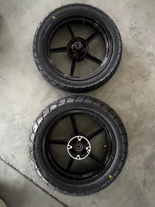 Black Tuttio super motos