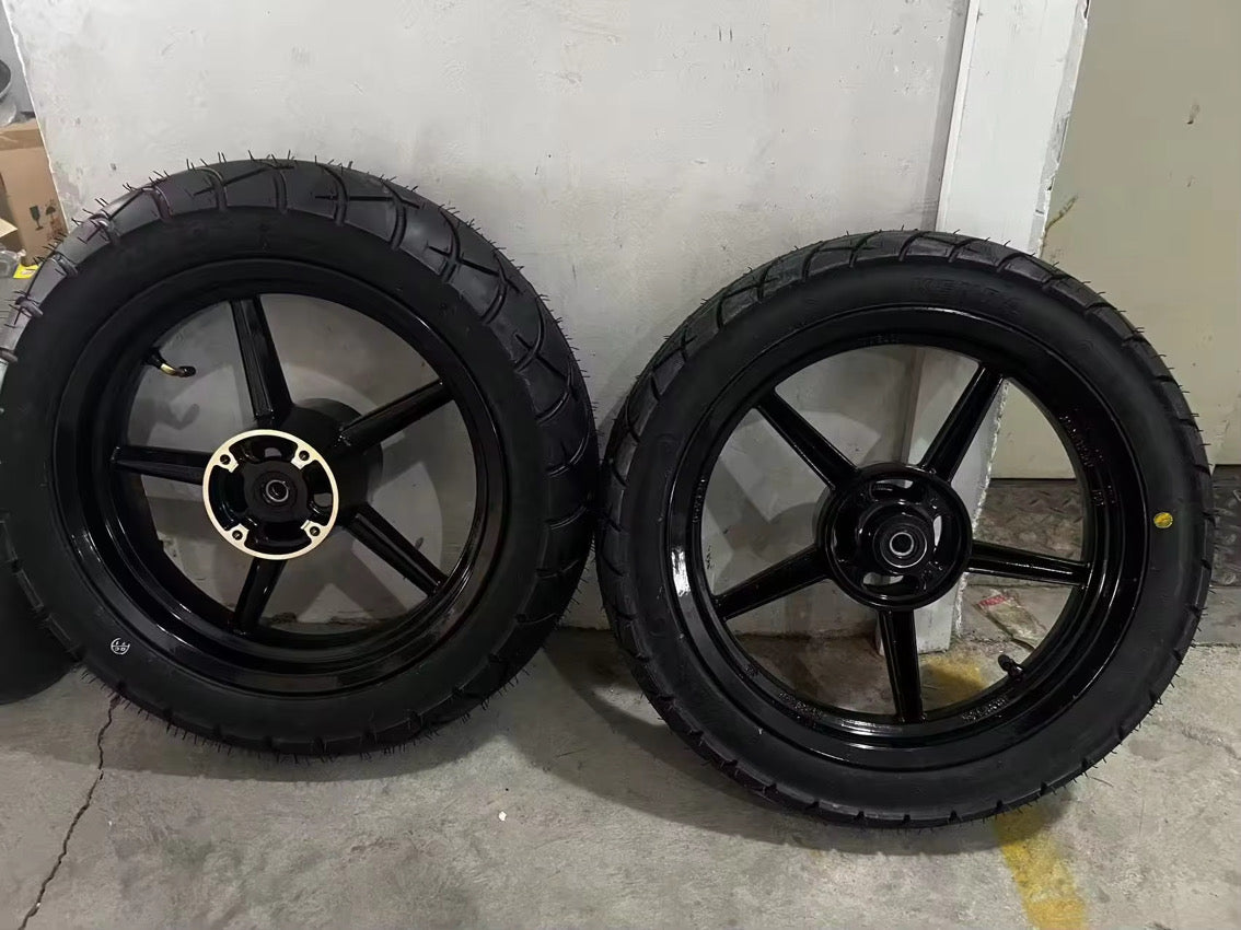 Black Tuttio super motos